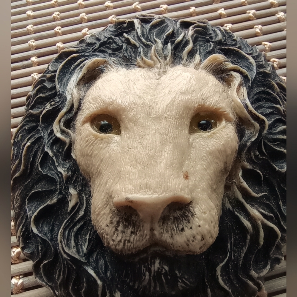 Charmant Lion Face Resin Belt Buckle Glass Eyes